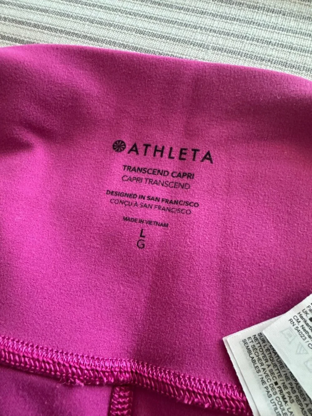 Athleta Transcend Capri Leggings – Bright Pink Magenta – Size Large - Picture 3 of 6